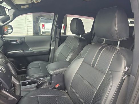 Used 2017 Toyota Tacoma TRD Off-Road w/ Tow Package image 55