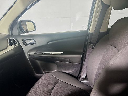 Used 2018 Dodge Journey SE image 21