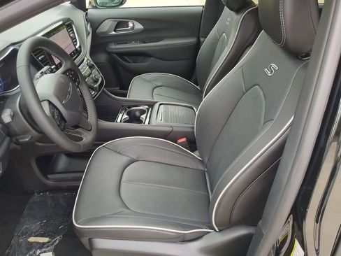 New 2026 Chrysler Pacifica Limited w/ S Appearance Package image 12