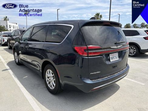 Used 2023 Chrysler Pacifica Touring-L FWD image 17