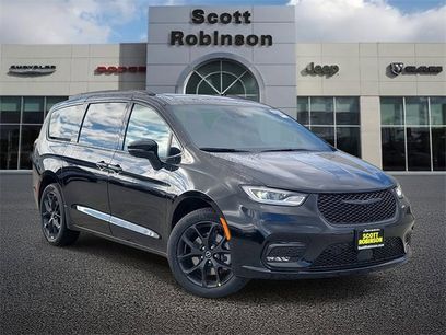 New 2026 Chrysler Pacifica Select w/ S Appearance Package