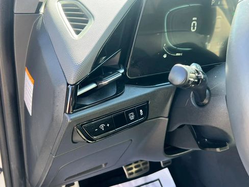 Used 2023 Kia Niro EX Touring FWD image 12
