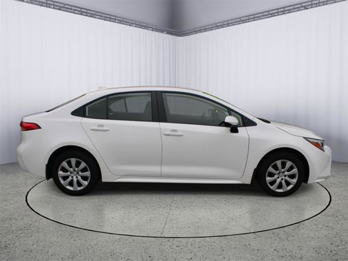 Certified 2024 Toyota Corolla LE image 9