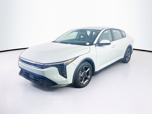 Used 2025 Kia K4 LXS FWD image 3