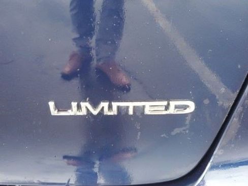 Used 2020 Chrysler Pacifica Limited w/ Advanced Safetytec Group FWD image 15