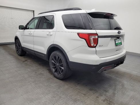 Used 2017 Ford Explorer XLT w/ Equipment Group 202A image 5