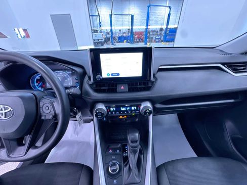 Used 2024 Toyota RAV4 LE AWD/4WD image 23
