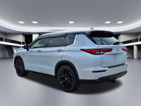 Used 2022 Mitsubishi Outlander SE image 4