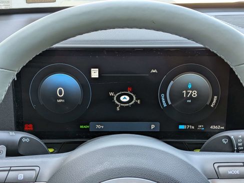Certified 2025 Hyundai Kona Limited FWD image 30