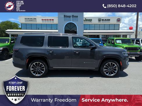 Used 2024 Jeep Wagoneer Series III w/ Premium Group I AWD/4WD image 7