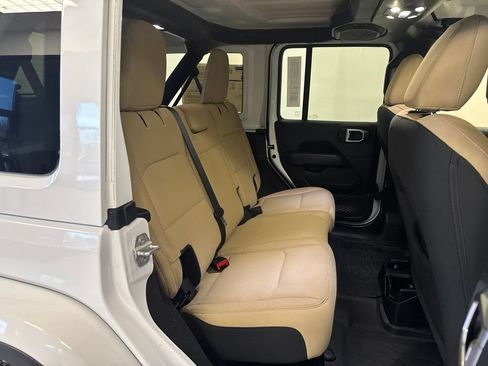 Used 2021 Jeep Wrangler Unlimited Sahara AWD/4WD image 18