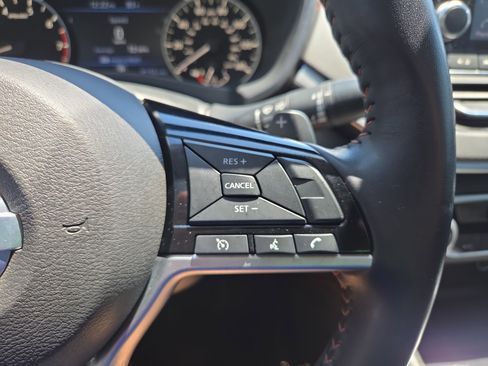 Used 2021 Nissan Altima 2.5 SR FWD image 12