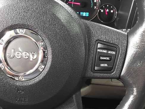 Used 2006 Jeep Commander Limited w/ Trailer Tow Group IV AWD/4WD image 31