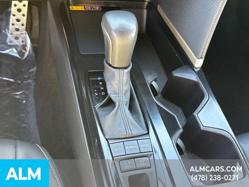 Used 2025 Toyota Camry SE image 34