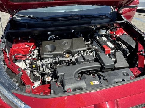 Used 2022 Toyota RAV4 XLE FWD image 10
