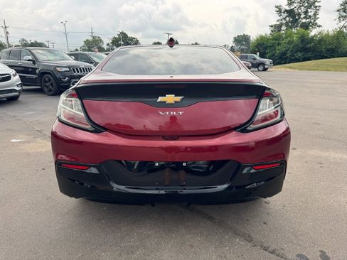 Used 2017 Chevrolet Volt LT FWD image 4
