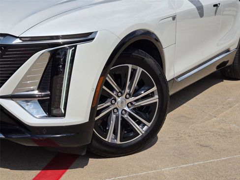 Used 2024 Cadillac Lyriq Luxury RWD image 7