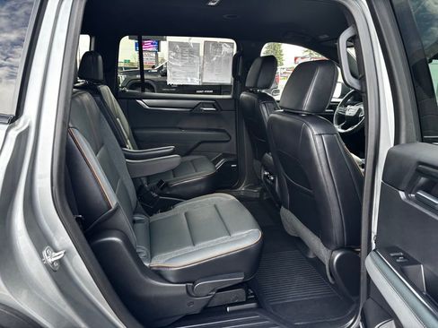 Used 2025 GMC Acadia AT4 image 25