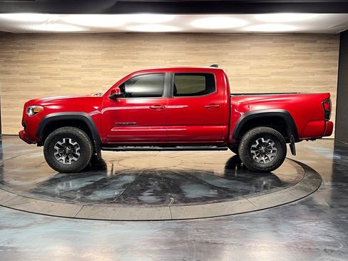 Used 2022 Toyota Tacoma TRD Off-Road w/ Technology Package image 18