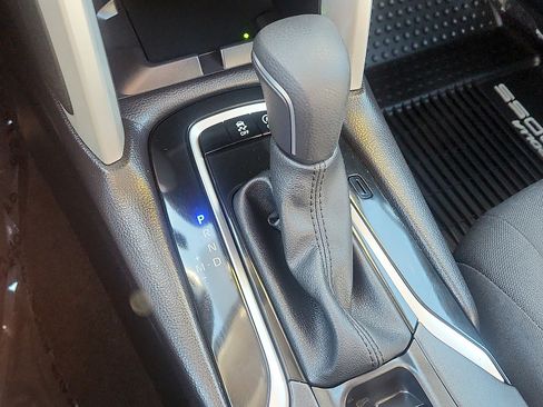 Used 2025 Toyota Corolla Cross LE image 15