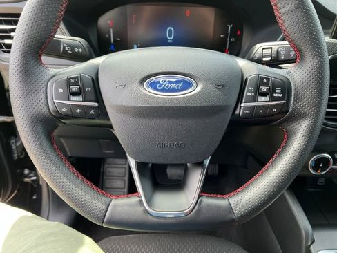 Used 2025 Ford Escape ST-Line Select AWD/4WD image 19