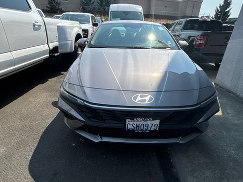 Used 2025 Hyundai Elantra SE FWD image 7