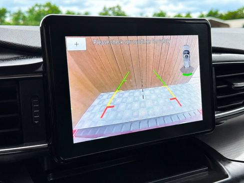 Used 2020 Ford Explorer XLT w/ Equipment Group 202A RWD image 9