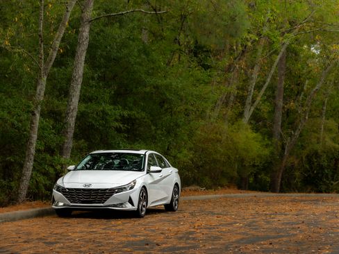 Used 2021 Hyundai Elantra Limited image 42