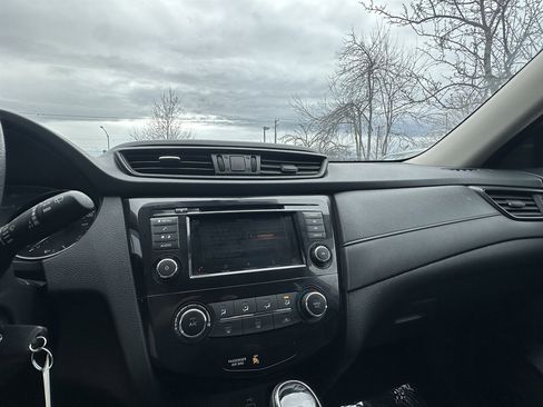 Used 2018 Nissan Rogue S image 28