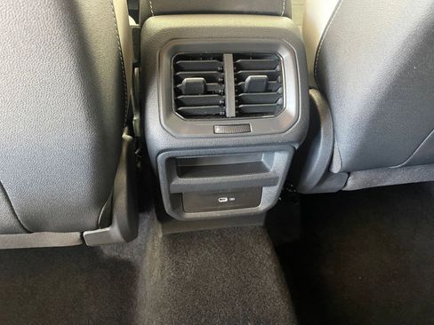 Used 2025 Volkswagen Taos SE image 24