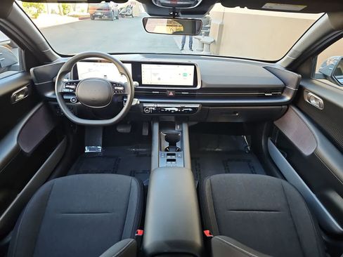 Used 2025 Hyundai Ioniq 6 SE RWD image 14