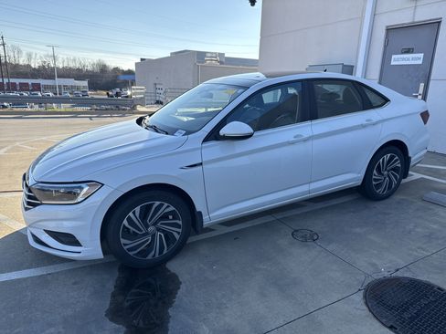 Used 2020 Volkswagen Jetta SEL Premium image 5