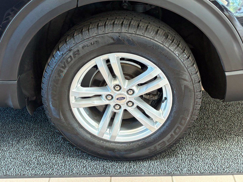 Used 2020 Ford Explorer XLT w/ Equipment Group 202A AWD/4WD image 12