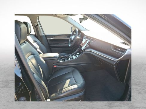 Used 2023 Jeep Grand Cherokee Limited image 11