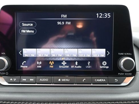 Used 2023 Nissan Rogue S FWD image 16