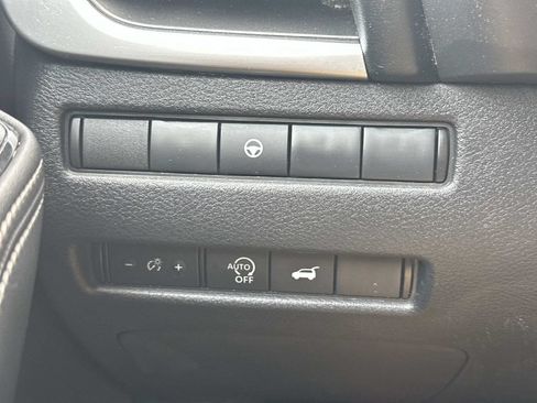 Used 2025 Nissan Rogue SV AWD/4WD image 26