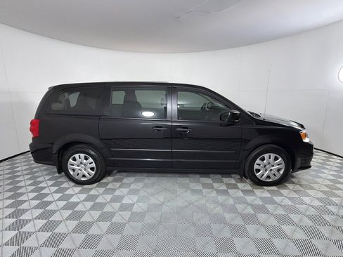 Used 2016 Dodge Grand Caravan American Value Package FWD image 4