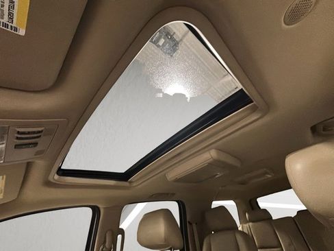 Used 2013 Chevrolet Suburban LTZ image 22