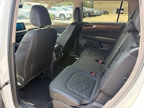 Used 2025 Volkswagen Atlas SE AWD/4WD image 19