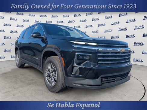 Used 2026 Chevrolet Traverse LT FWD image 1