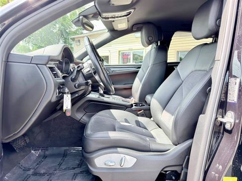 Used 2018 Porsche Macan AWD/4WD image 20