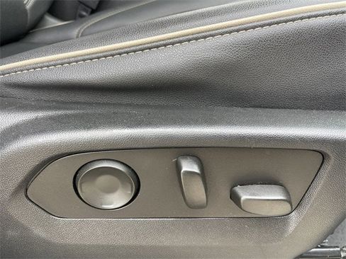 Used 2023 Chevrolet Suburban Premier image 28