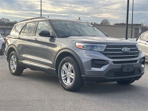 Used 2022 Ford Explorer XLT image 37