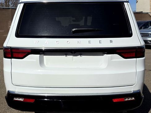 Used 2025 Jeep Wagoneer L Series II w/ 8-pass Seating Package image 6