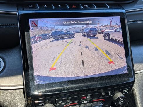 Used 2023 Jeep Grand Cherokee Limited w/ Black Appearance Package image 20