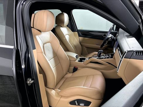 Used 2019 Porsche Cayenne S image 8