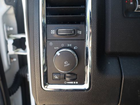 Used 2017 RAM 1500 Laramie RWD image 14