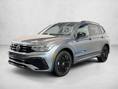 Used 2022 Volkswagen Tiguan SE R-Line FWD image 3