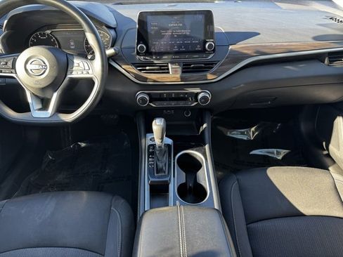 Used 2023 Nissan Altima 2.5 SV image 2