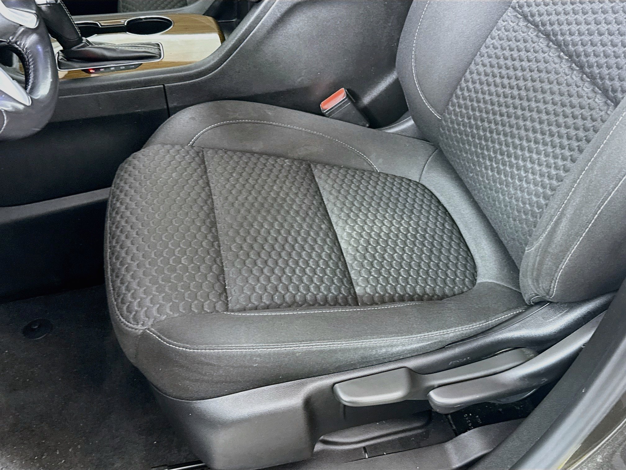Used 2019 GMC Acadia SLE FWD image 18